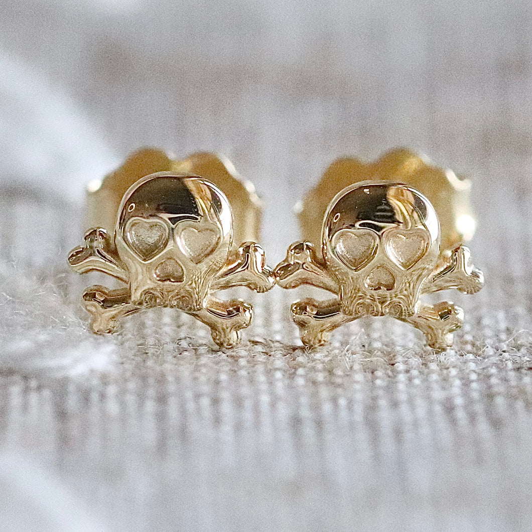 14k yellow gold skull and crossbones studs