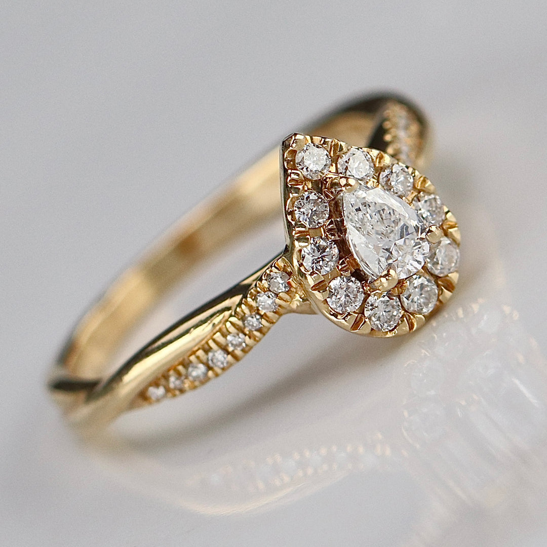 SPECIAL: Pear shape diamond cluster ring in 14k yellow gold