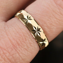 Load image into Gallery viewer, Vintage Art carved band in 14k yellow gold