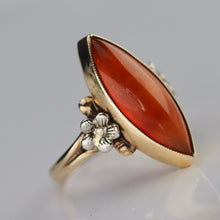 Load image into Gallery viewer, Vintage agate navette ring in yellow and white gold