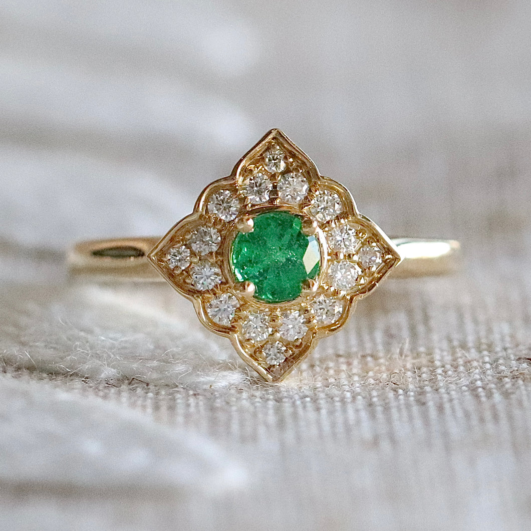 Emerald and diamond ring in 14k yellow gold