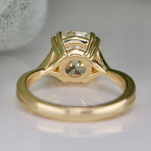 Load image into Gallery viewer, MANOR ROYAL: The Lilibet - 3.15ct lab grown F/VS1 diamond ring in 14k yellow gold