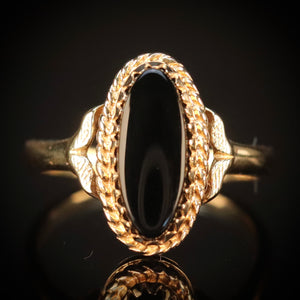 Oval black onyx vintage gold ring in yellow  gold by Manor Jewels