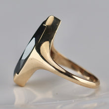 Load image into Gallery viewer, Vintage hematite navette ring in yellow gold