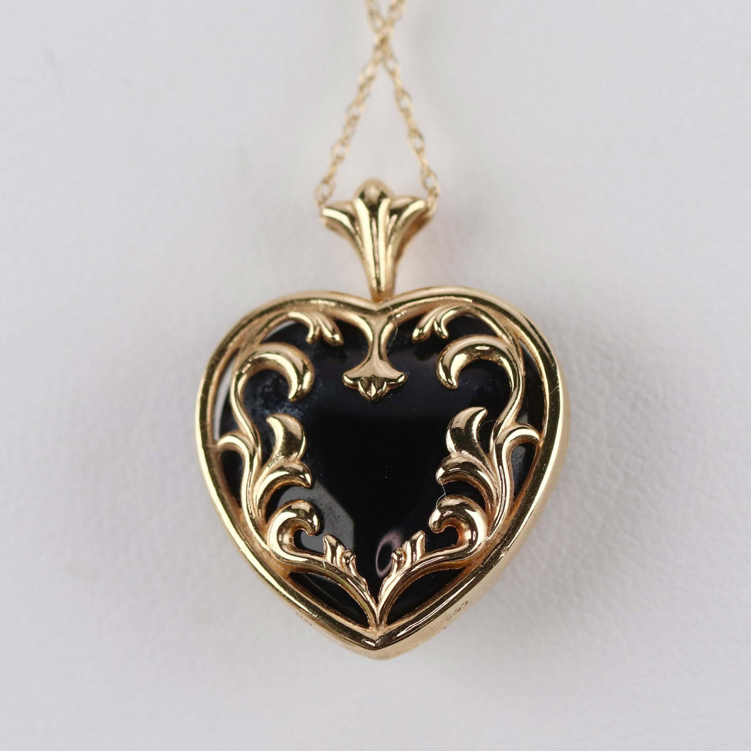 Vintage onyx heart shaped necklace in tri-tone gold