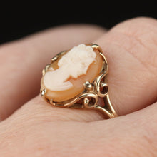 Load image into Gallery viewer, Vintage yellow gold cameo ring