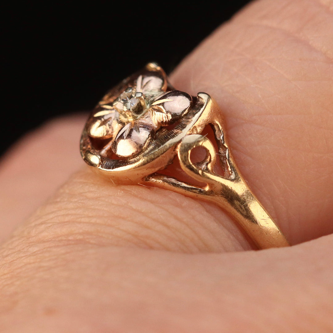 Vintage horseshoe ring in yellow and rose gold