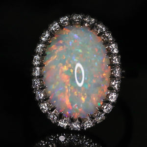 Magnificent vintage Opal and diamond ring in 14k white gold