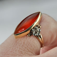 Load image into Gallery viewer, Vintage agate navette ring in yellow and white gold