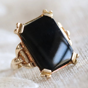 Vintage onyx tablet ring in yellow gold