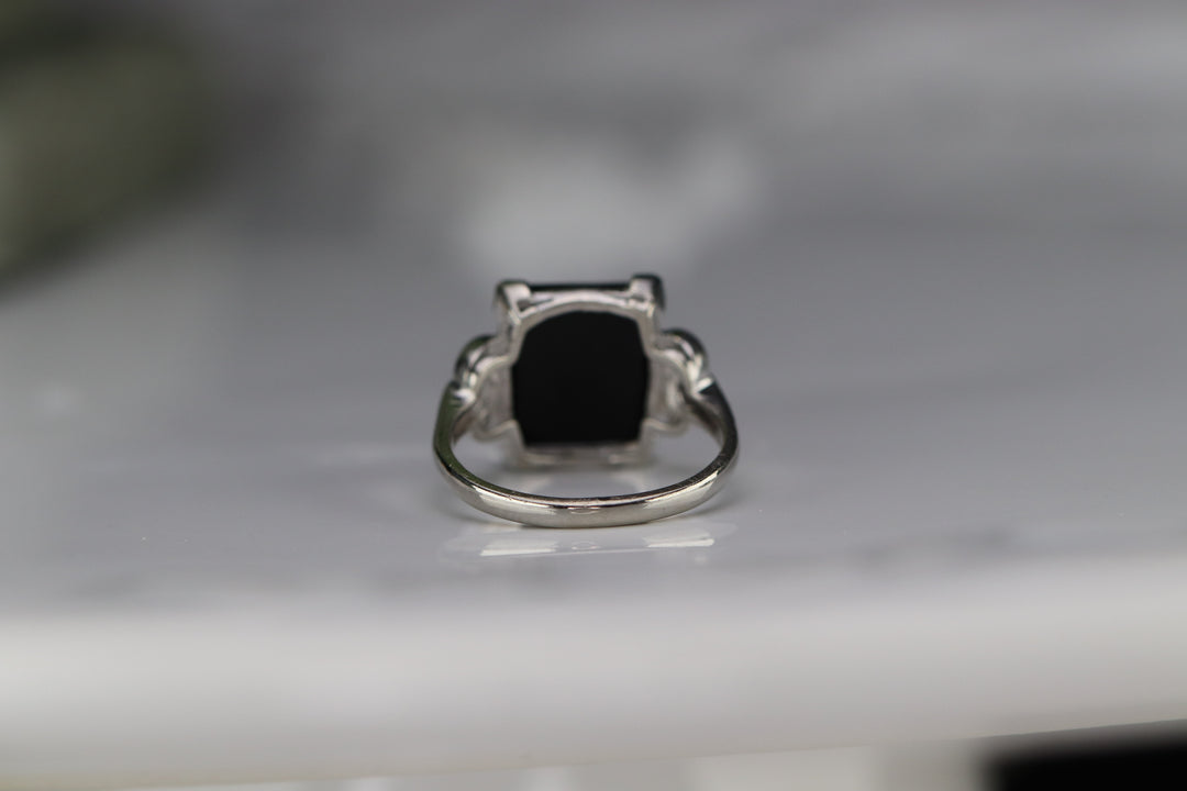 Vintage rectangular Onyx ring in white gold