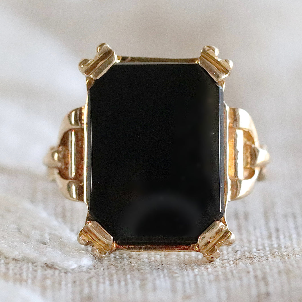 Vintage onyx tablet ring in yellow gold