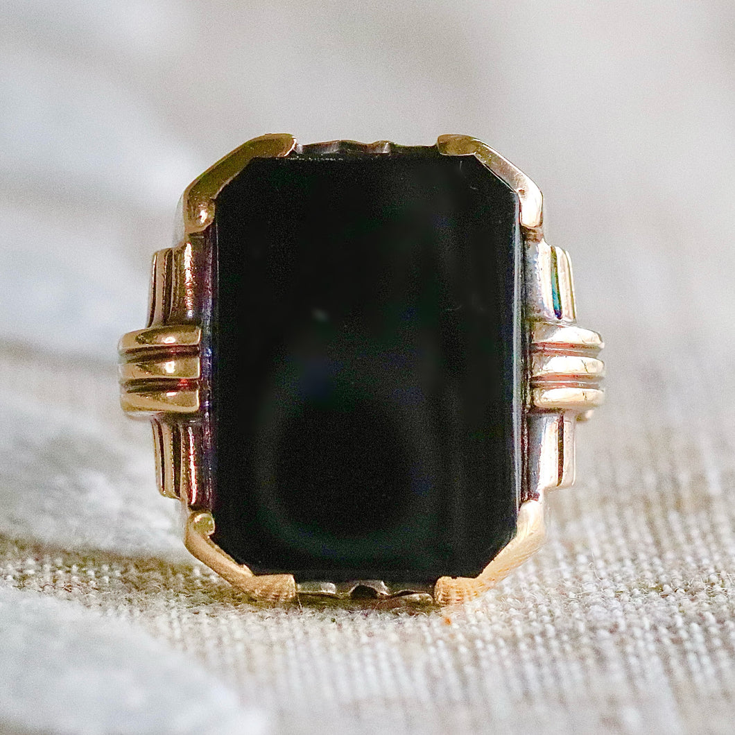 Heavy vintage onyx ring in yellow gold