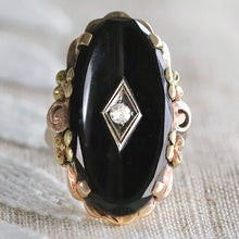 Load image into Gallery viewer, Vintage large oval onyx ring in tri tone gold