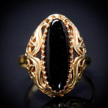 Load image into Gallery viewer, Vintage onyx ring in yellow gold