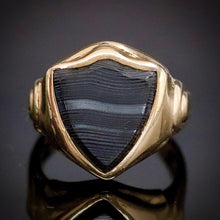 Load image into Gallery viewer, Vintage banded agate onyx shield shaped ring