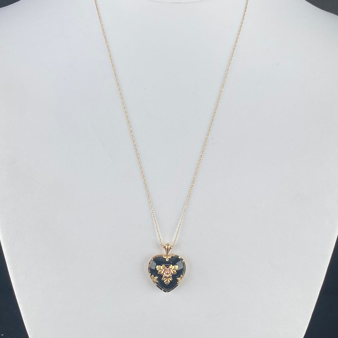 Vintage onyx heart shaped necklace in tri-tone gold