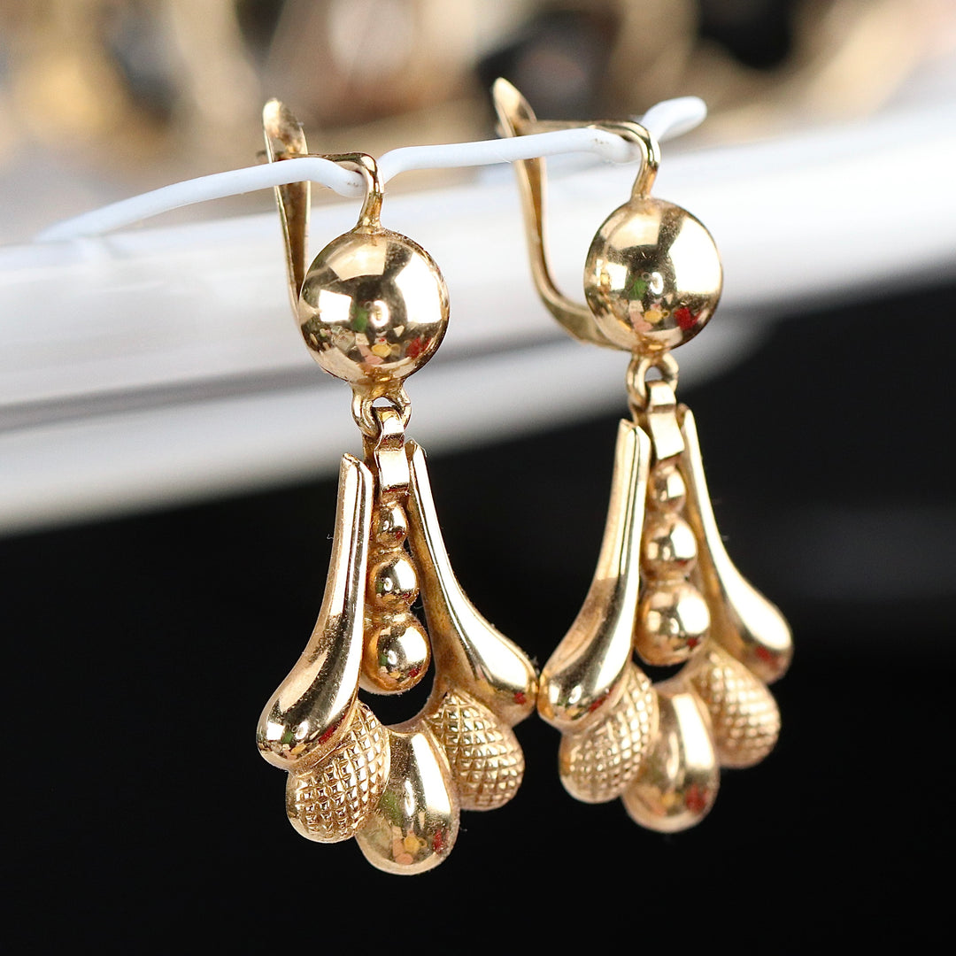 Vintage Italian drop earrings in 18k yellow gold