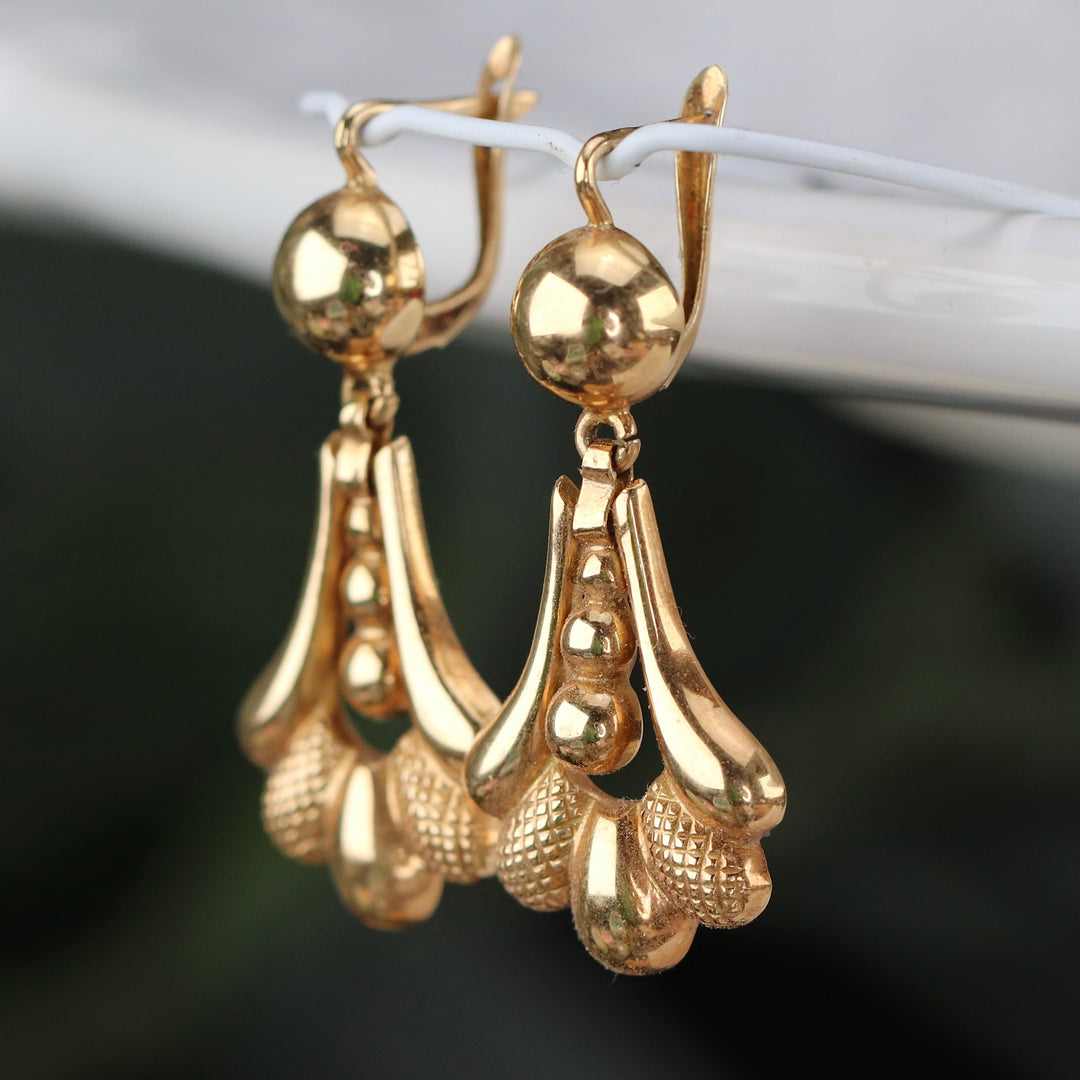 Vintage Italian drop earrings in 18k yellow gold