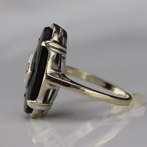 Onyx and diamond ring in white gold