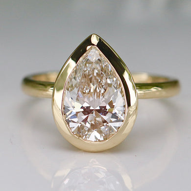 MANOR ROYAL: The Phillipa - 2.85ct Pear shaped lab grown diamond solitaire ring in 14k yellow gold