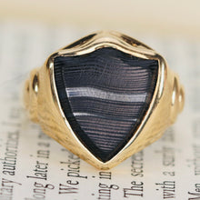 Load image into Gallery viewer, Vintage banded agate onyx shield shaped ring