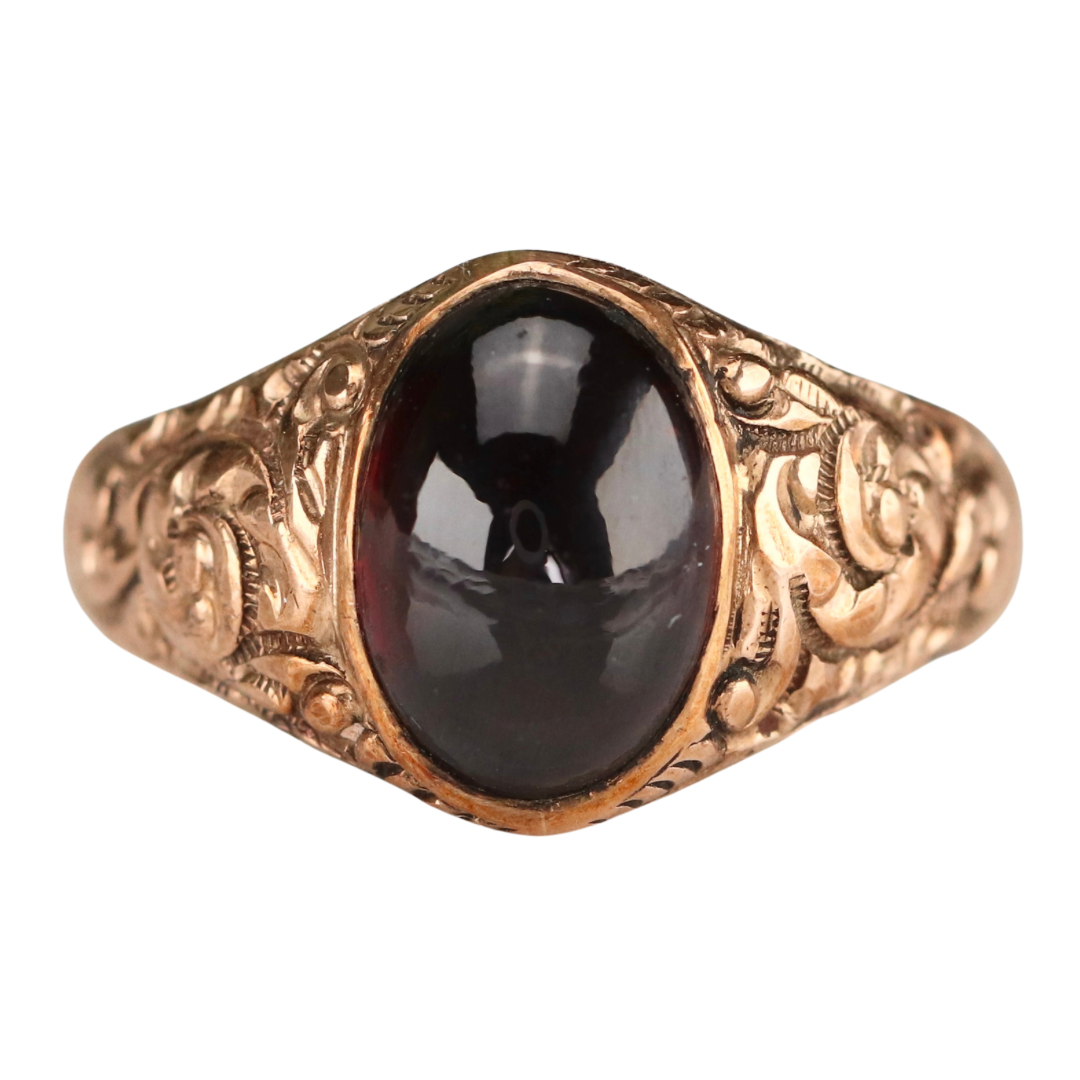 Antique garnet cabochon ring in rose gold