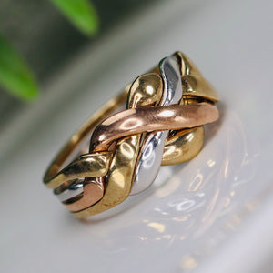 SALE! Vintage puzzle ring in tri-tone gold