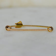 Load image into Gallery viewer, SALE!!  Vintage fox head pin in yellow gold