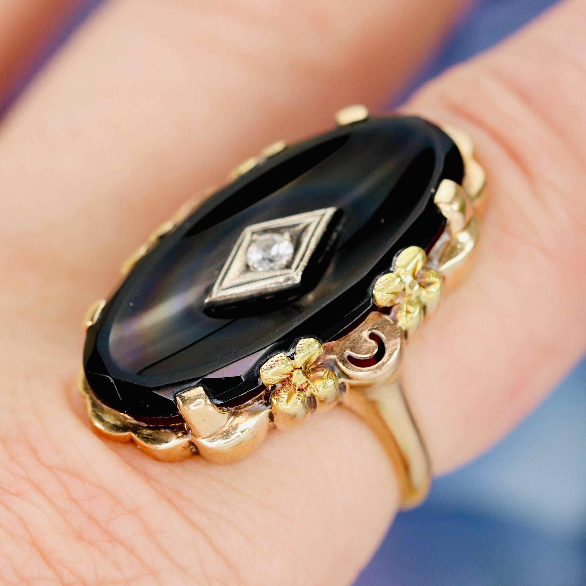 CLEARANCE! Vintage large oval onyx ring in tri tone gold – Manor