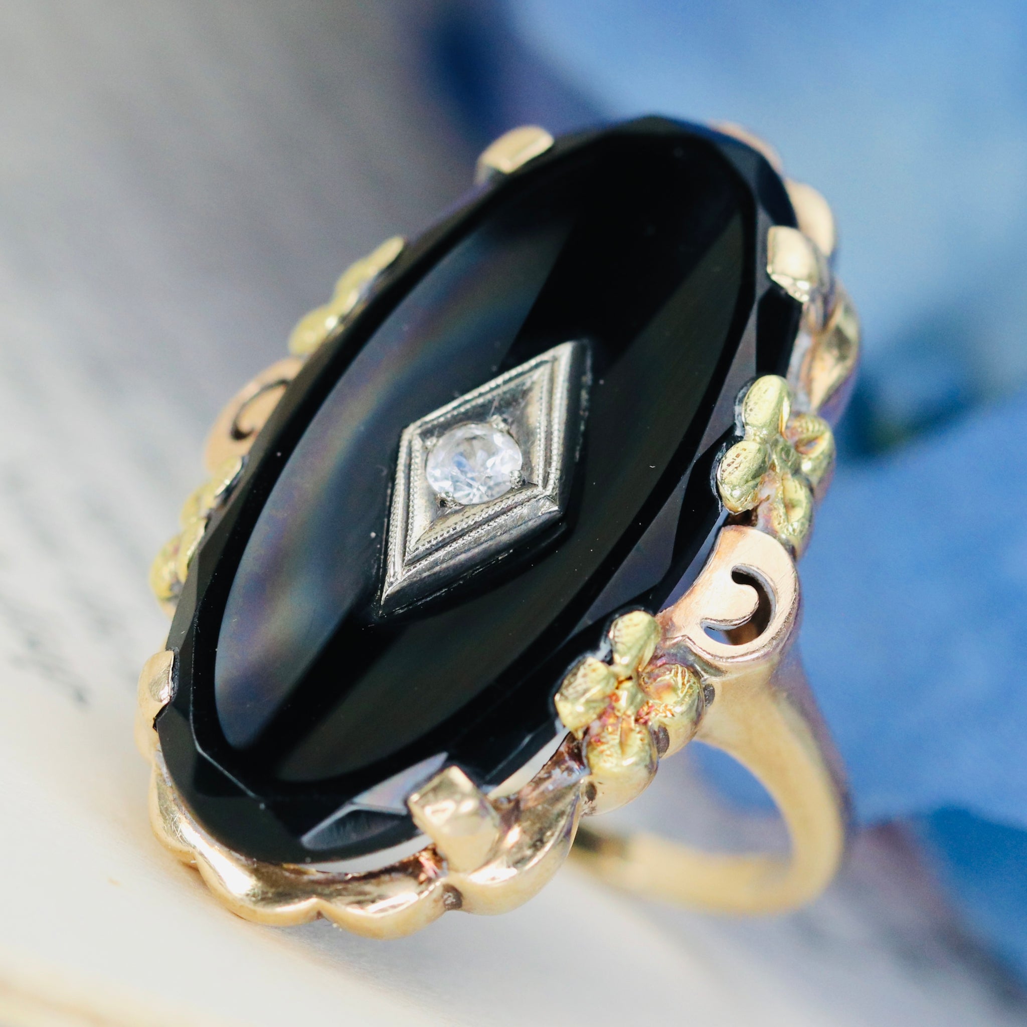 CLEARANCE! Vintage large oval onyx ring in tri tone gold – Manor