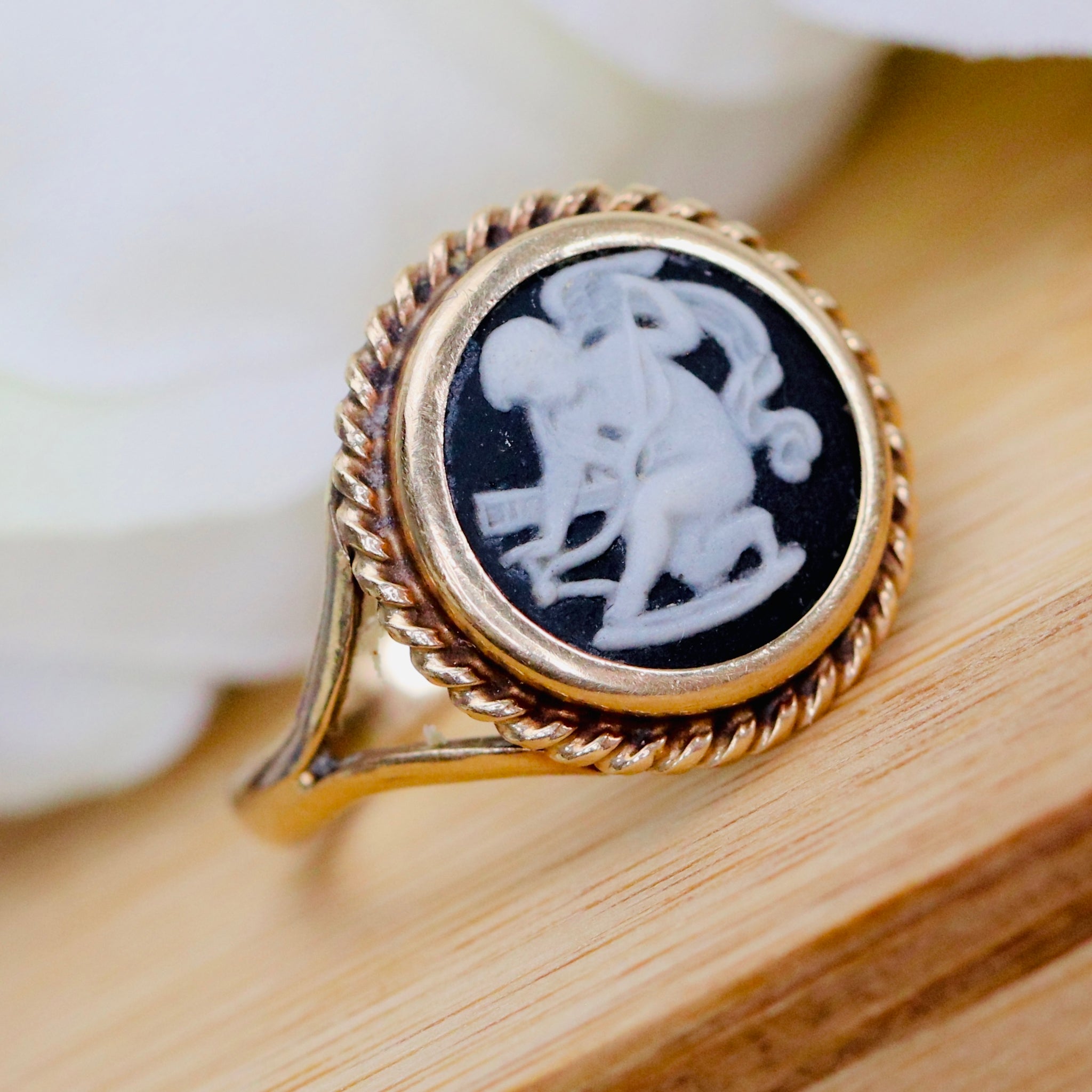 Wedgewood on sale cameo ring