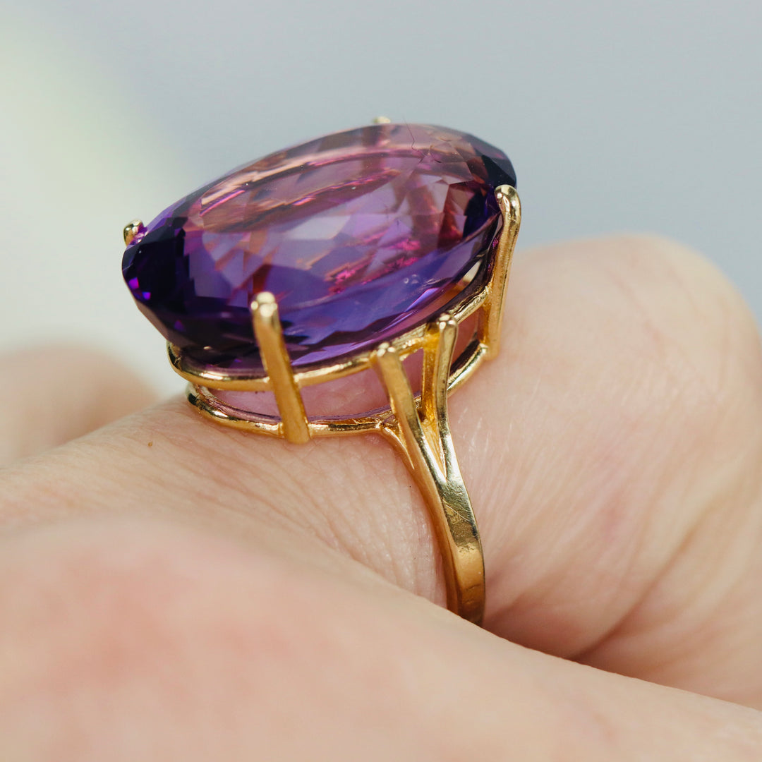 Large oval Amethyst ring in 14k yellow gold