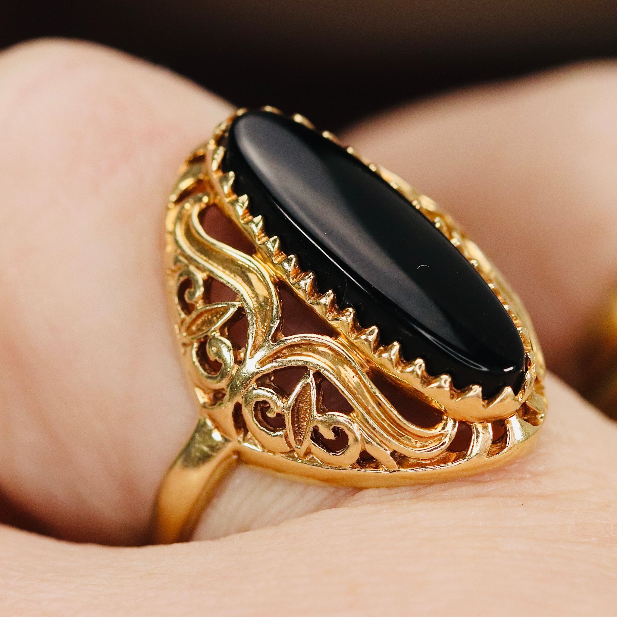 Vintage 1938 14k yellow gold onyx intaglio ring – Manor Jewels