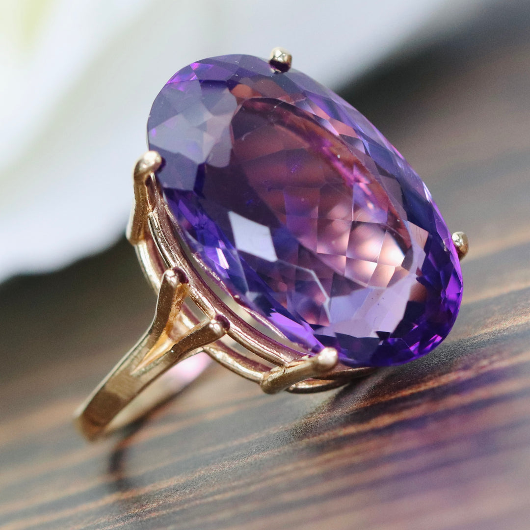 Large oval Amethyst ring in 14k yellow gold