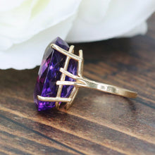 Load image into Gallery viewer, Large oval Amethyst ring in 14k yellow gold