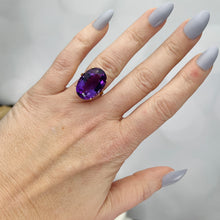 Load image into Gallery viewer, Large oval Amethyst ring in 14k yellow gold