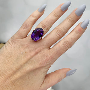 Large oval Amethyst ring in 14k yellow gold